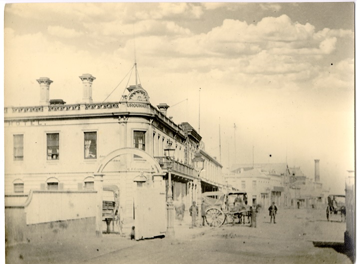 The London Hotel – cnr Princes and Beach Streets 1872, renovated in Art Deco style 1938, demolished 2017. (Photo from the Port Melbourne Historical & Preservation Society collection.)